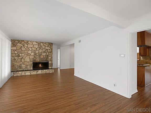 5th image of 7045 Glenflora Ave