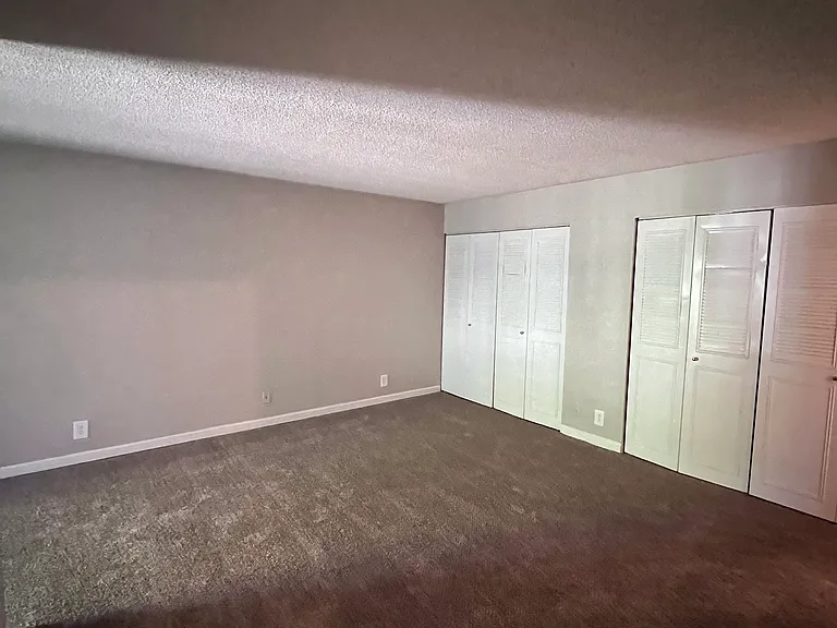 Bell Hollow Apartments — Photo 57