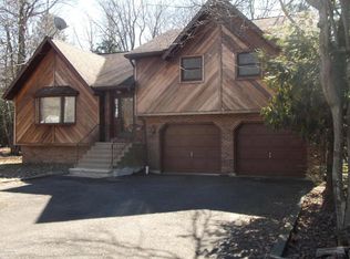 5130 Holiday Dr, Pocono Summit, PA