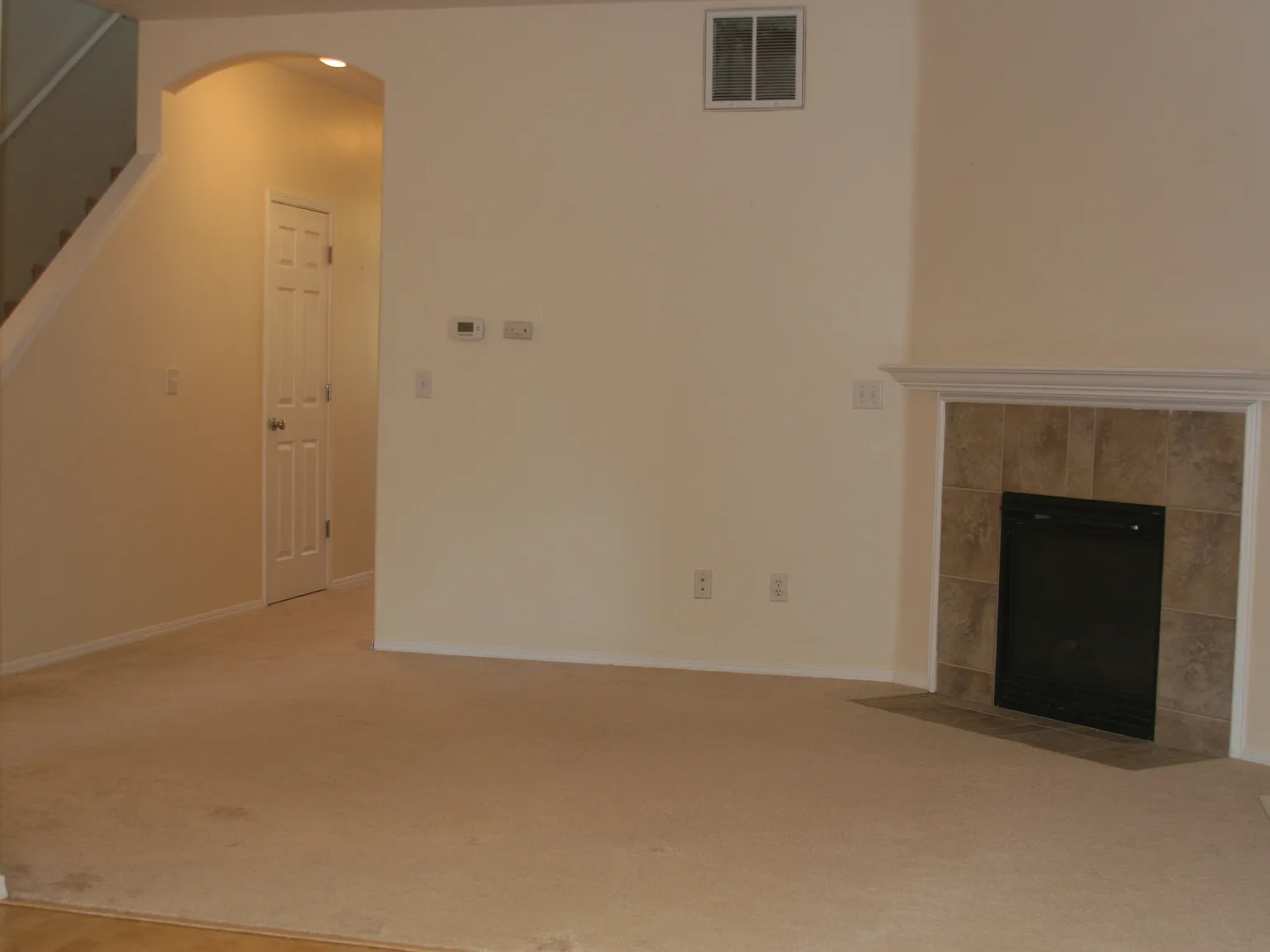 3 bed, 2.5 bath, 1444 sqft, $2,350 — Photo 2