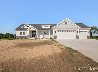5575 Crooked Hoof Trl, Middleville, MI 49333