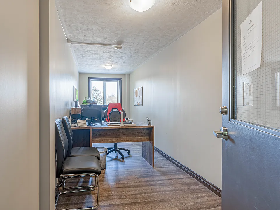 250 Queen St E