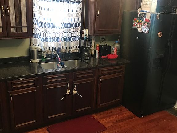 5th image of 4037 W Potomac Ave