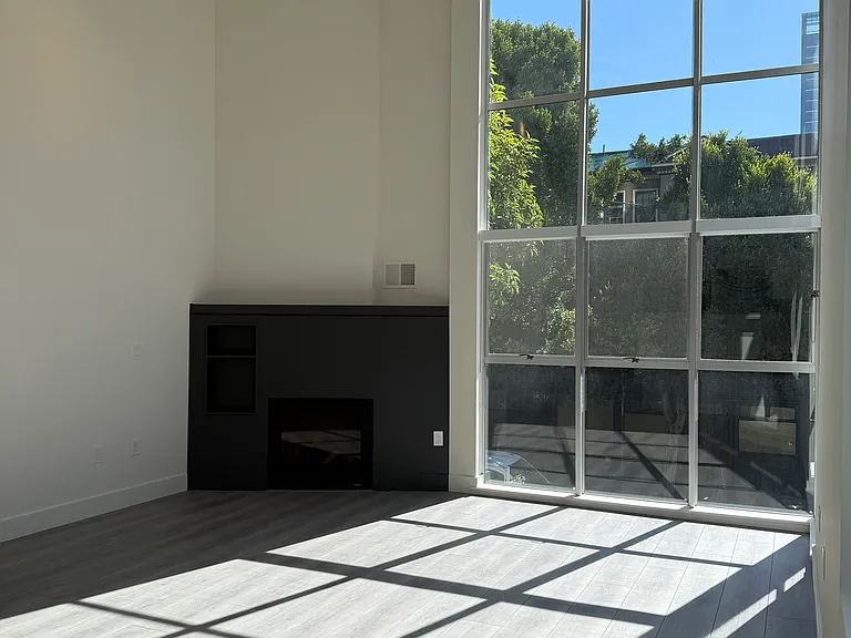 300 Linden St #1 — Photo 16