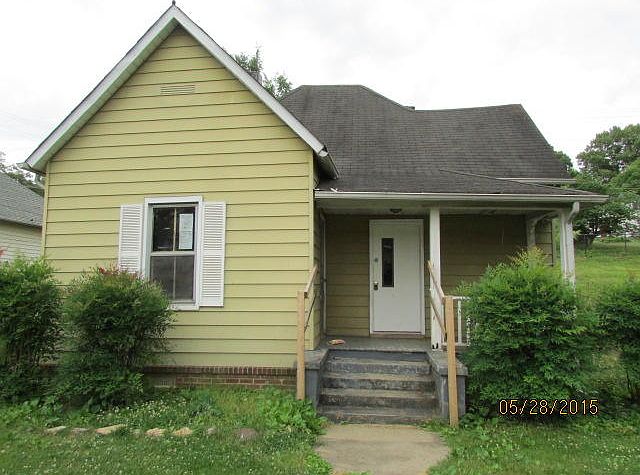1st image of 224 NE Oglewood Ave