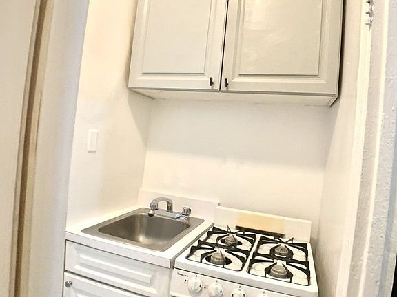 3rd image of 146 W 17th St APT 5A