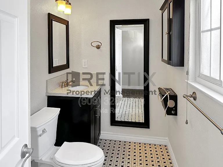 938 W Berkeley Ct — Photo 18