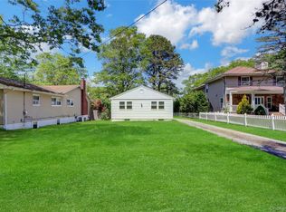 299 S River Rd, Calverton, NY 11933
