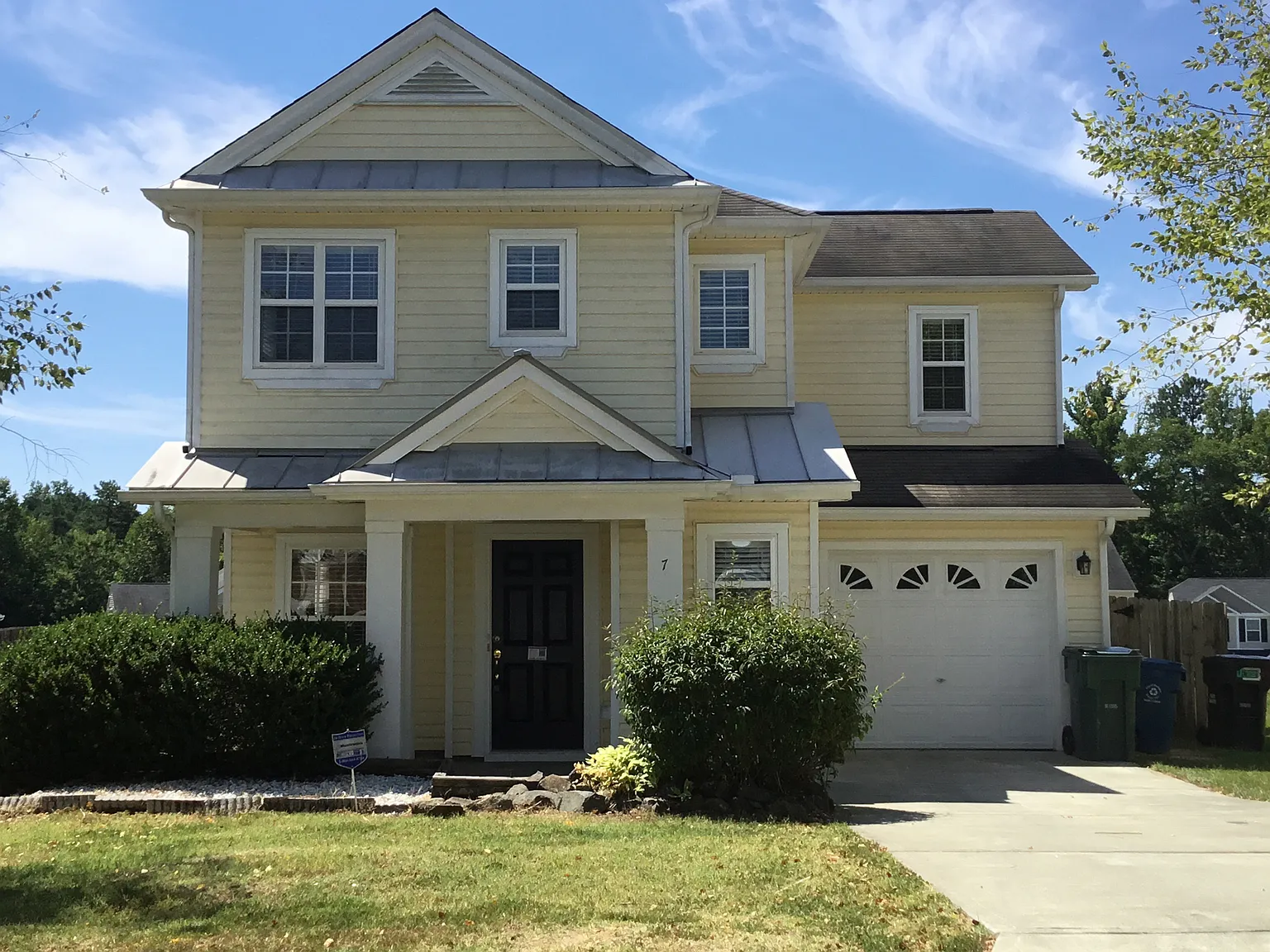 3 bed, 2.5 bath, 1673 sqft, $2,100 — Photo 1