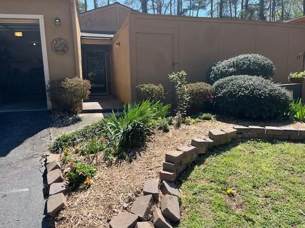 831 Lake Hollow Blvd SW, Marietta, GA 30064