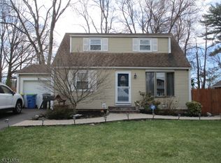 345 Redmont Rd, North Plainfield, NJ