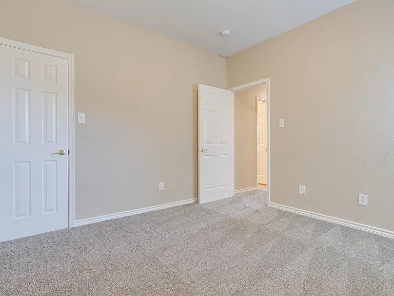 9508 Fox Hill Dr — Photo 22