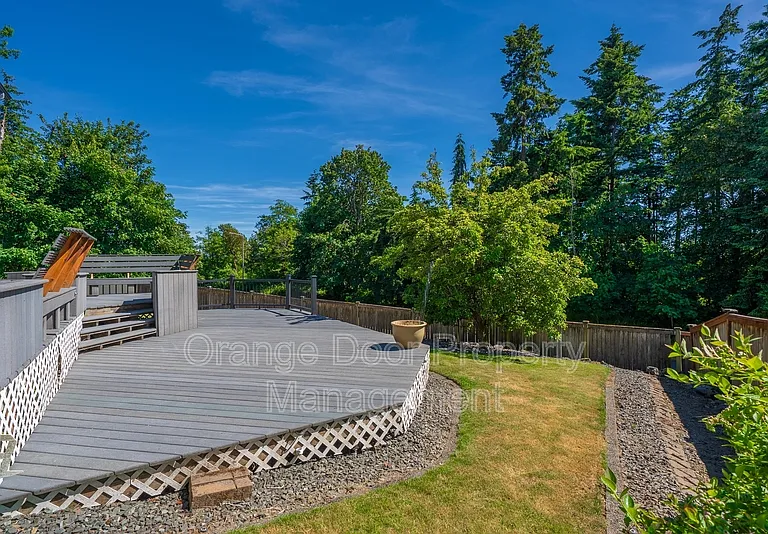 5204 Ridge Dr NE — Photo 43
