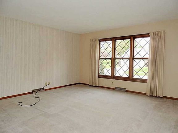 2nd image of 3833 Elmwood Dr NE