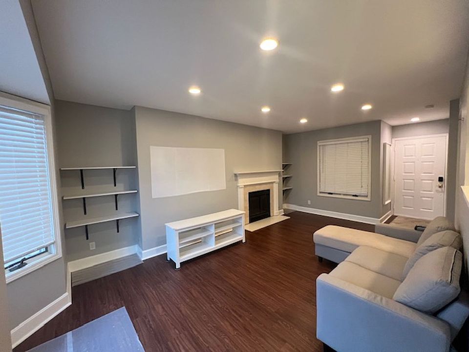 1st image of 4318 Belleview Ave #104