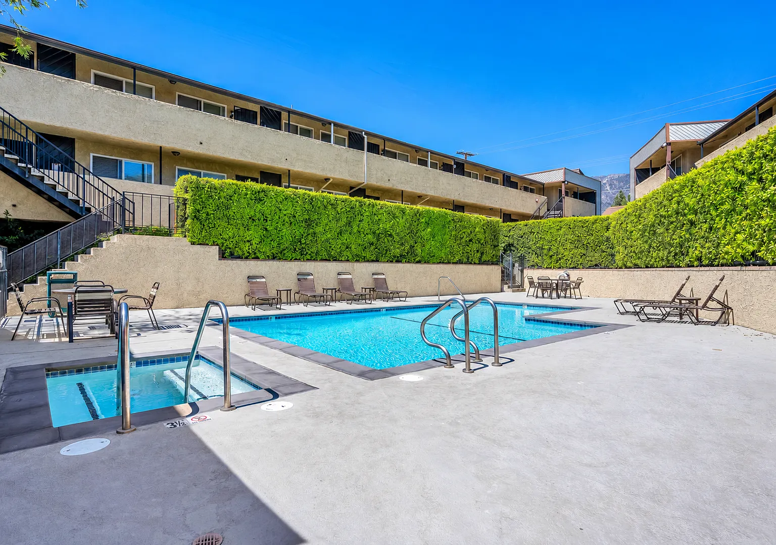 Montrose Villas — Photo 2