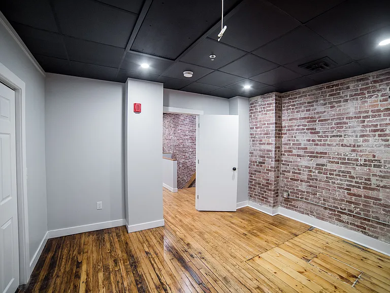 22 State St #4 — Photo 14