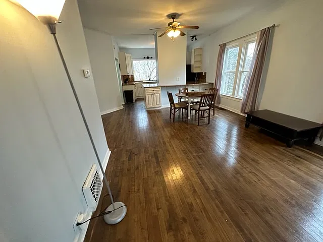 3 bed, 1360 sqft, $2,190 — Photo 2