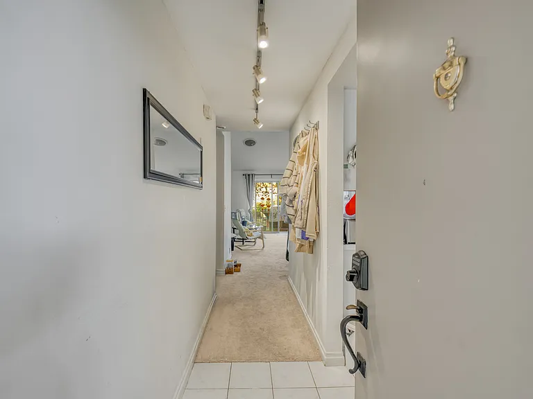 10047 SW Trapper Ter — Photo 3