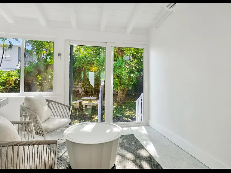 7825 Byron Ave — Photo 9