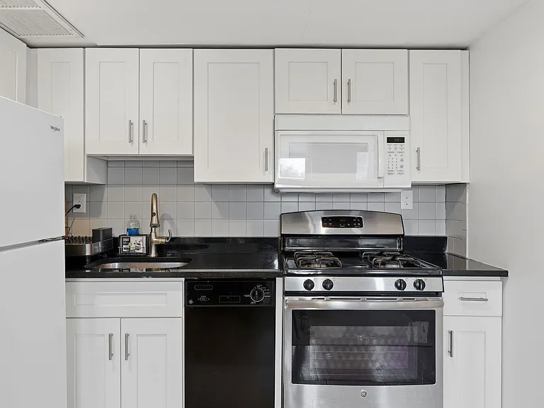 457 2nd St #6 — Photo 5