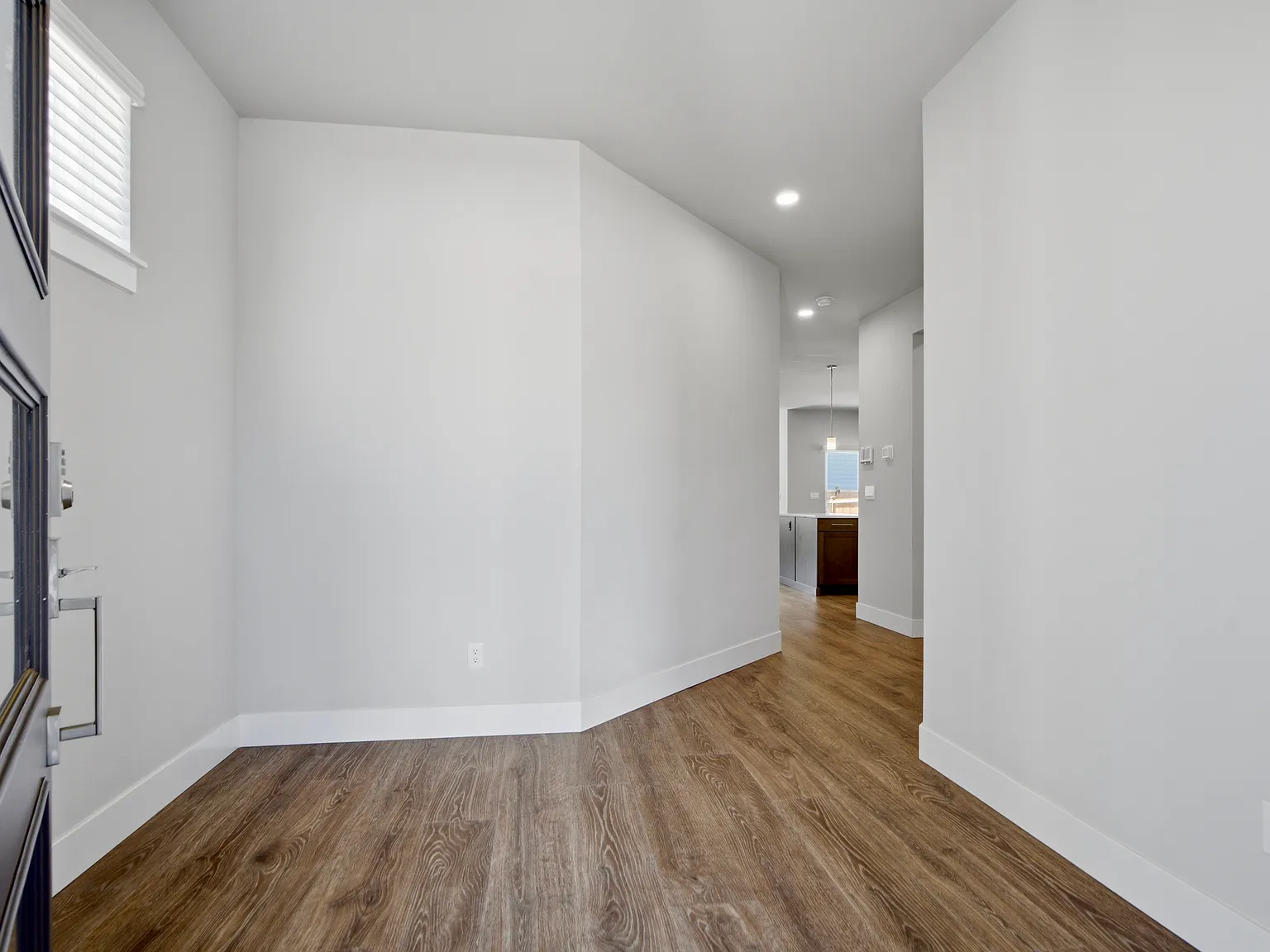 5 bed, 2698 sqft, $4,500 — Photo 2
