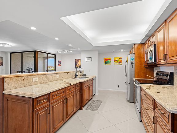 4th image of 825 Egret Cir APT 504