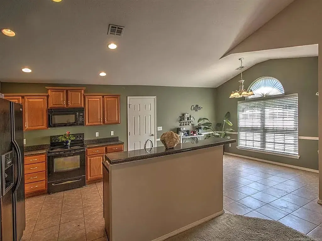 Oklahoma Home - Unit 1 — Photo 3