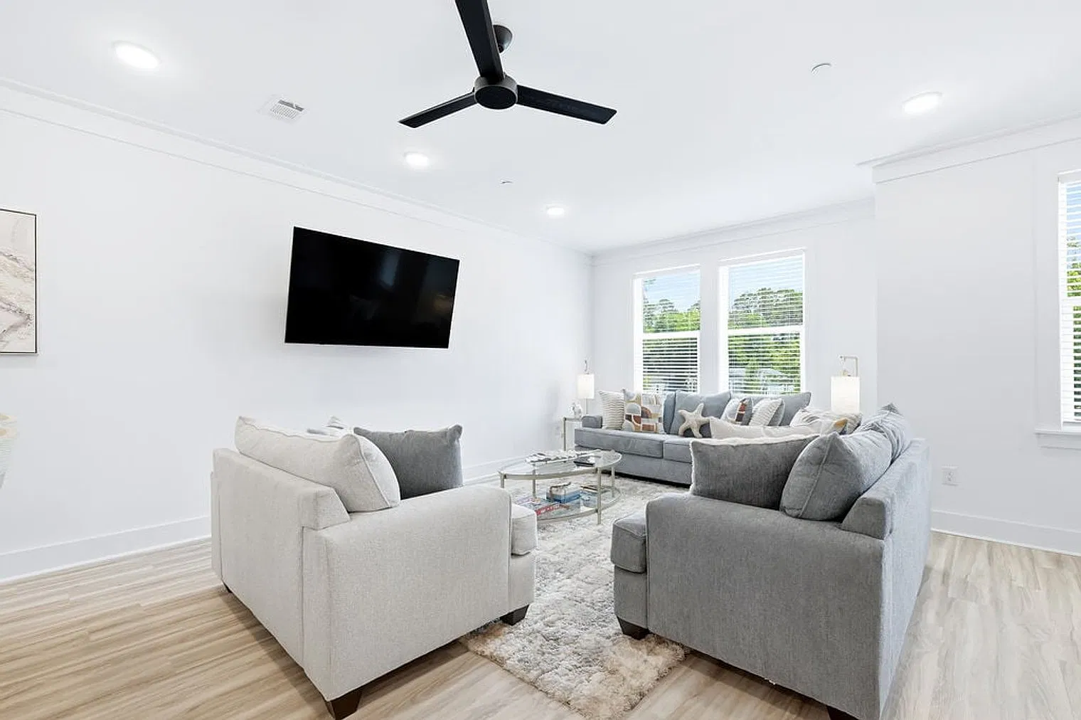 4 bed, 3.0 bath, 2002 sqft, $2,352 — Photo 3