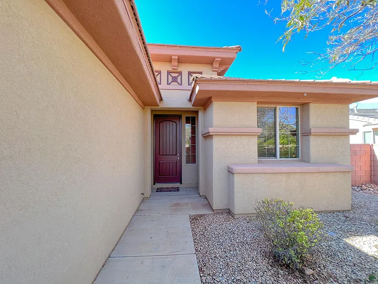1775 N Overland Trails Dr — Photo 2