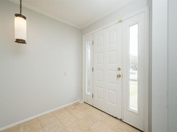 5th image of 2382 Crestline Dr