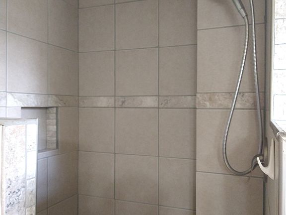Bathroom 1, shower