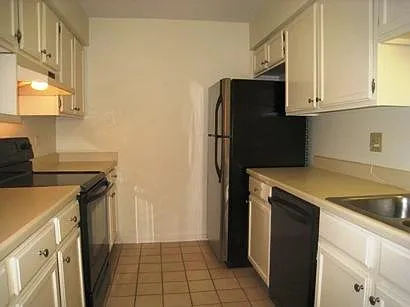 2 bed, 995 sqft, $2,000 — Photo 3