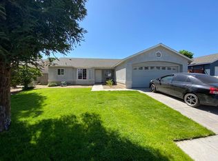 13827 3rd St, Parlier, CA 93648