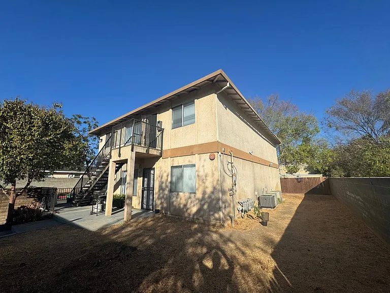 2630 Darwin St — Photo 1