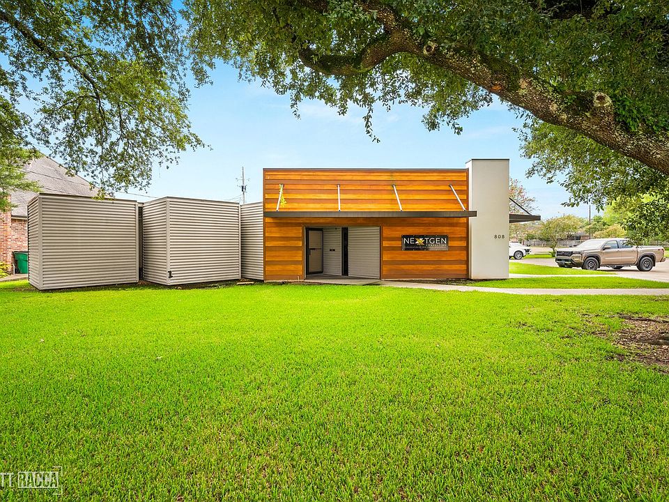 1st image of 808 Versailles Blvd #B