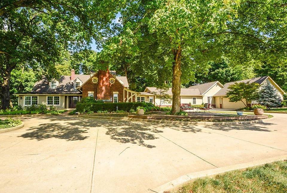 front exterior and driveway