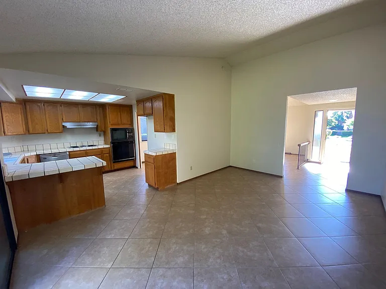 1817 Klamath River Dr — Photo 11