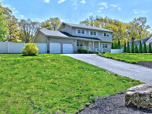 7 Miller Place Road, Miller Place, NY 11764