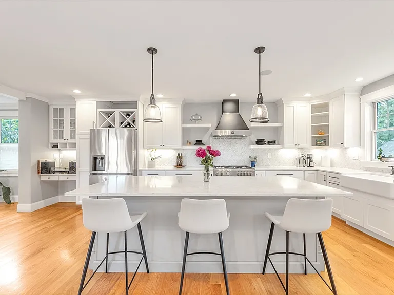 11 Chase Ave #1 — Photo 1