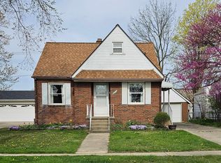 907 Bentley Dr, Monroe, MI 48162