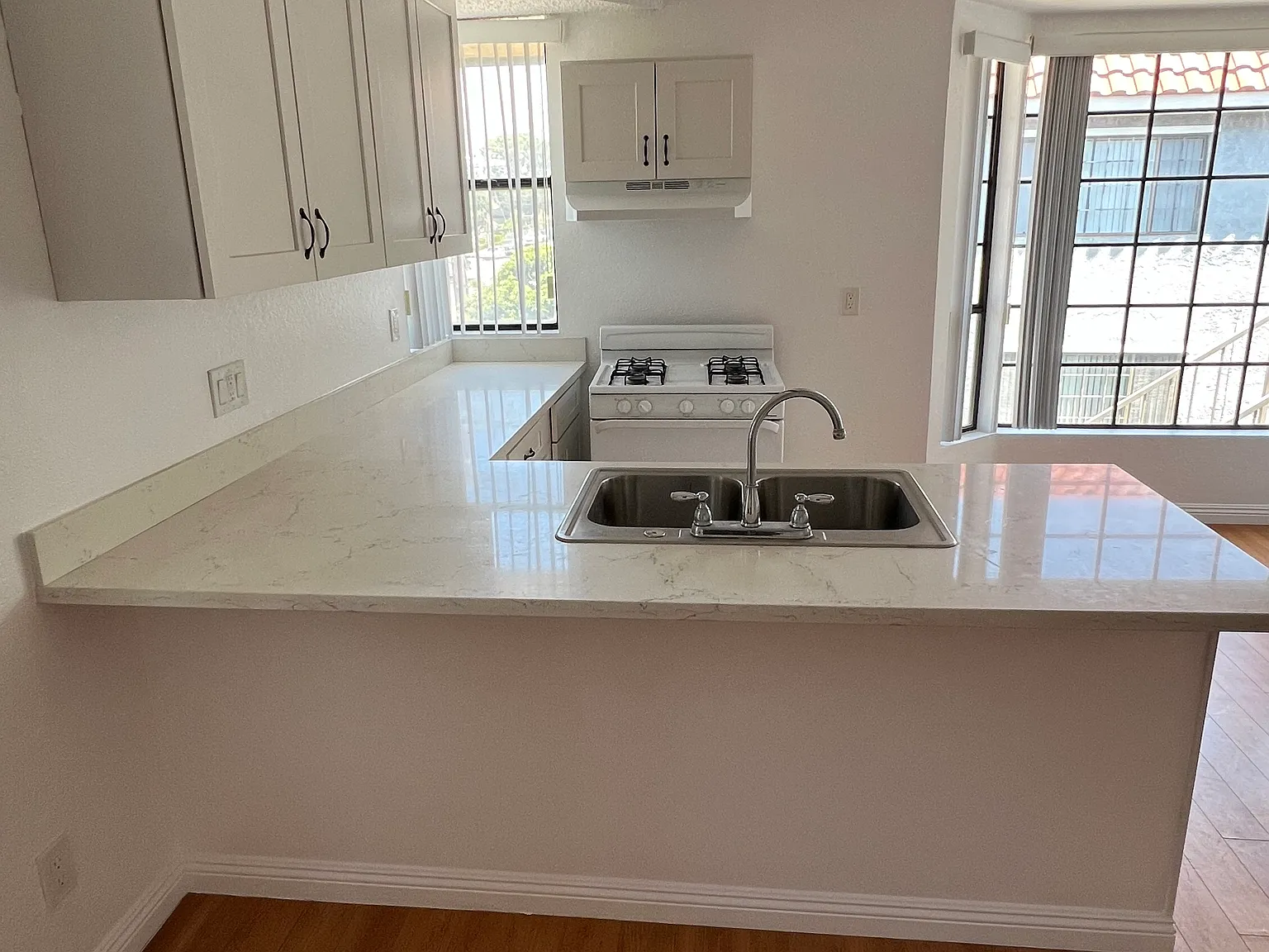1 bed, 650 sqft, $1,800 — Photo 2
