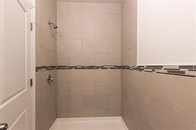 69 Hutton St #1 — Photo 12