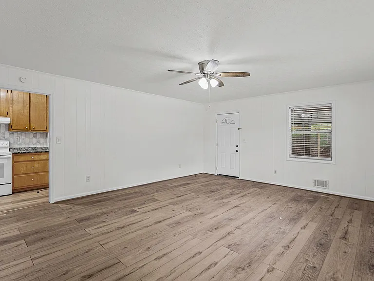 6096 Hillpine Dr — Photo 7