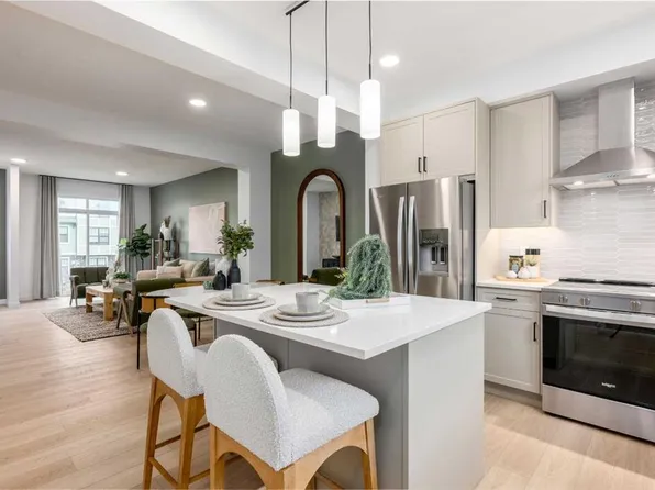 437 E Alpine Ave SW #305, Calgary, AB T2Y 0R8