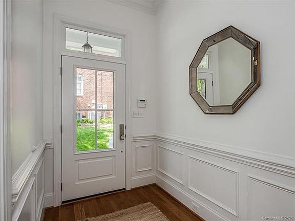 4th image of 658 Vendue Pl