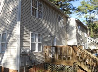 102 Pineland Cir, Raleigh, NC 27606