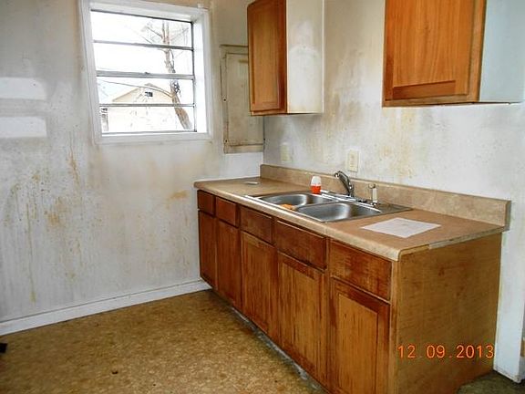 4th image of 600 S Brittain St