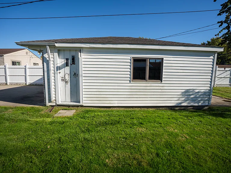 22932 Allor St — Photo 35
