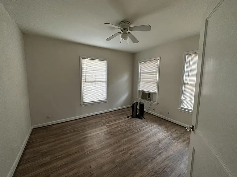 4402 Roseland St — Photo 24